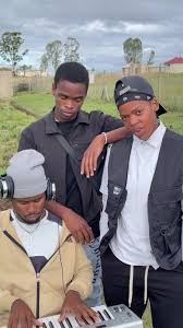 Okwanda, Weirdo, Bongi SA – Phathaphatha Iphathaphatha